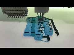 Des hommes en capuchon brodés et coupés