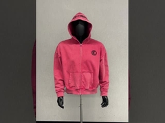 Une chemise à capuche sur mesure en pierre de lavage en strass.