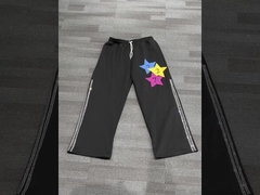 Des pantalons de sport en strass à poids lourd