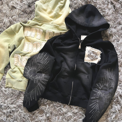 T-shirt à capuche de taille surdimensionnée en Terry français pour hommes avec patch de broderie en détresse