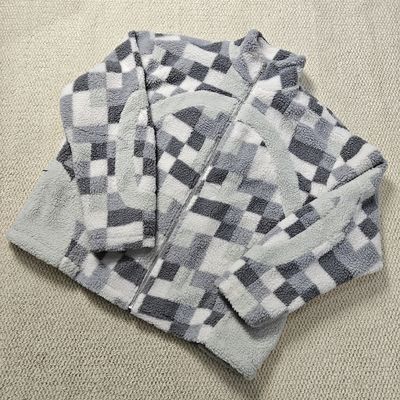 Vêtements de rue personnalisés de haute qualité en hiver en patchwork en étoffe à carreaux en laine chaude en fermeture à glissière en peluche en sweat à capuche en doublure en cravate en teinture veste Sherpa